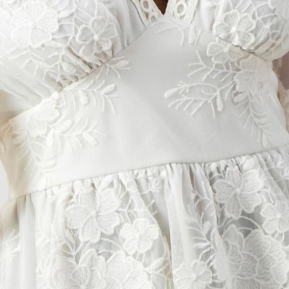 Dainty Cream Lace Peplum Floral Top - Picture 5 of 5
